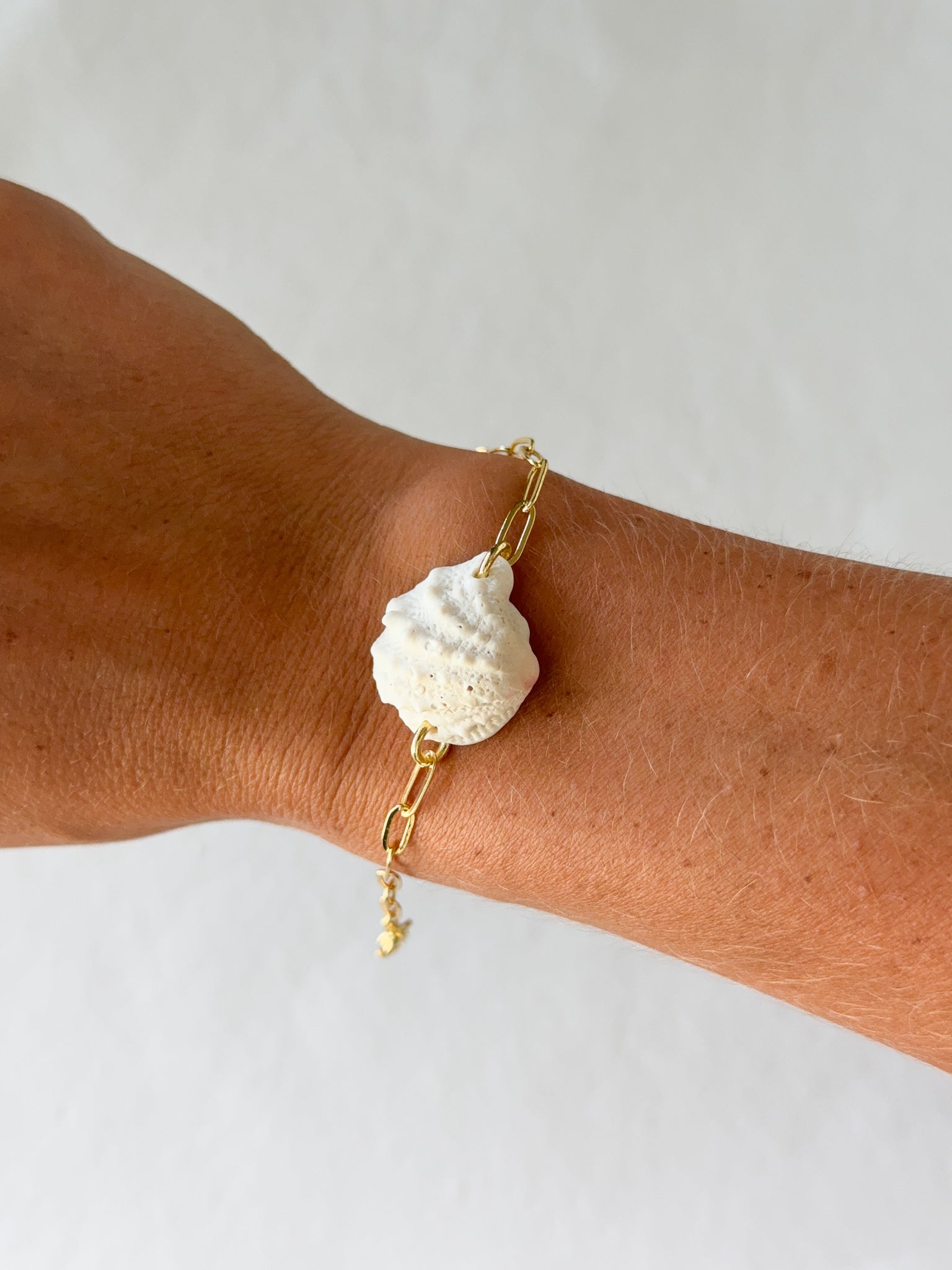 Jewel box shell bracelet