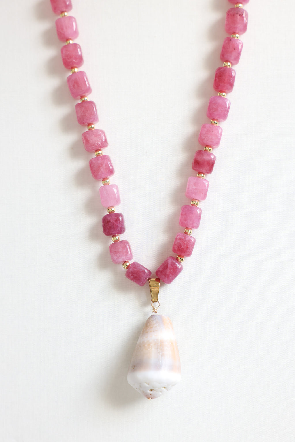 Strawberry quartz shell necklace