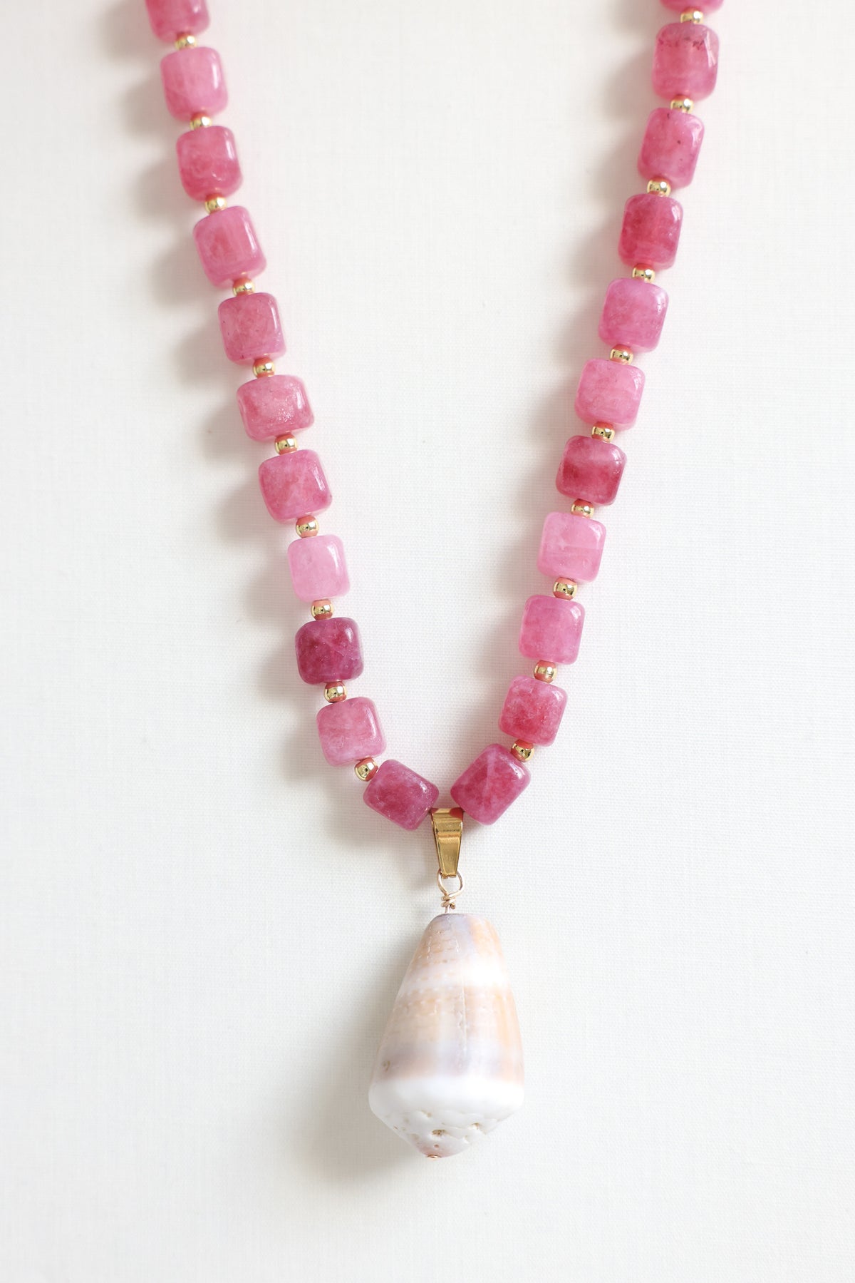 Strawberry quartz shell necklace