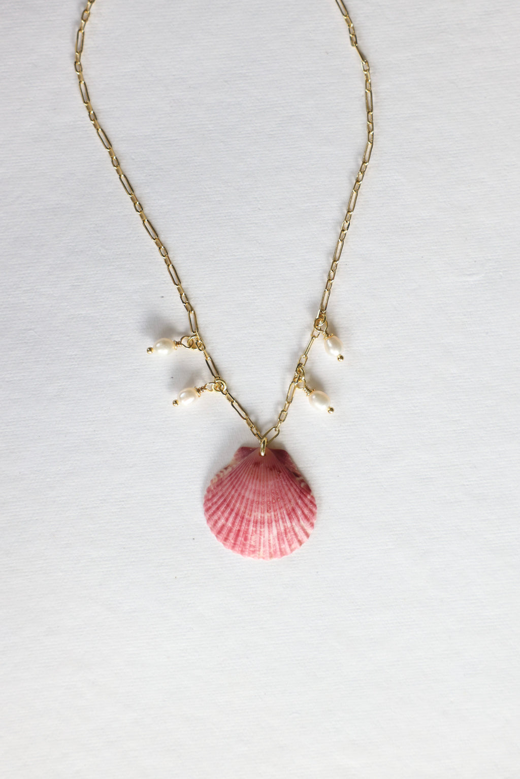 Scalloped shell necklace