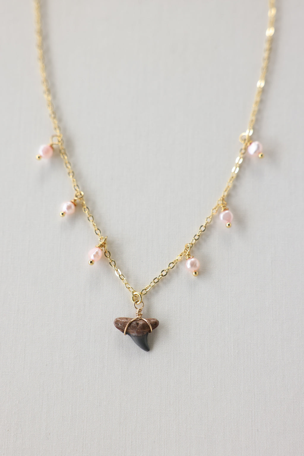 Shark tooth+pearl necklace
