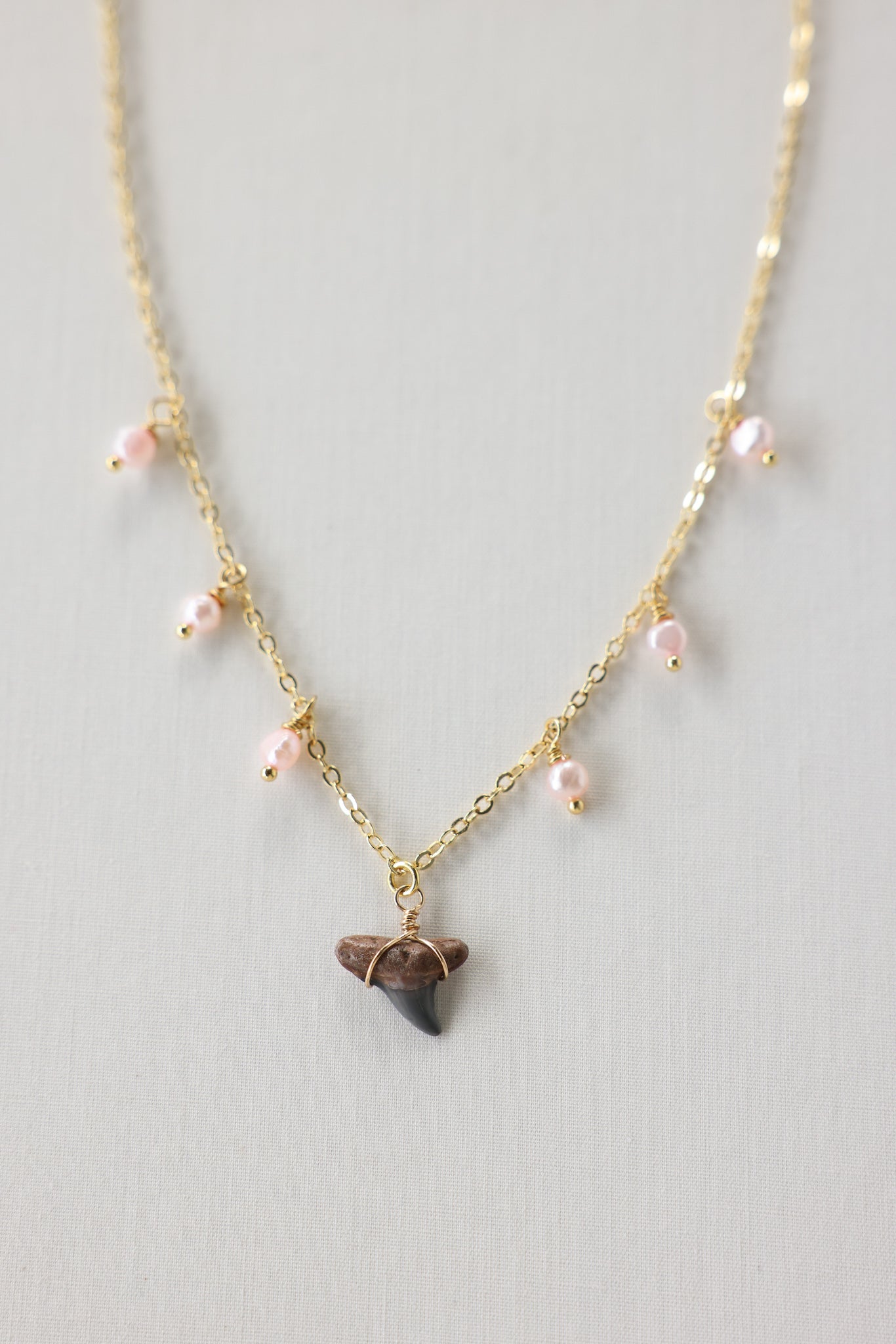 Shark tooth+pearl necklace