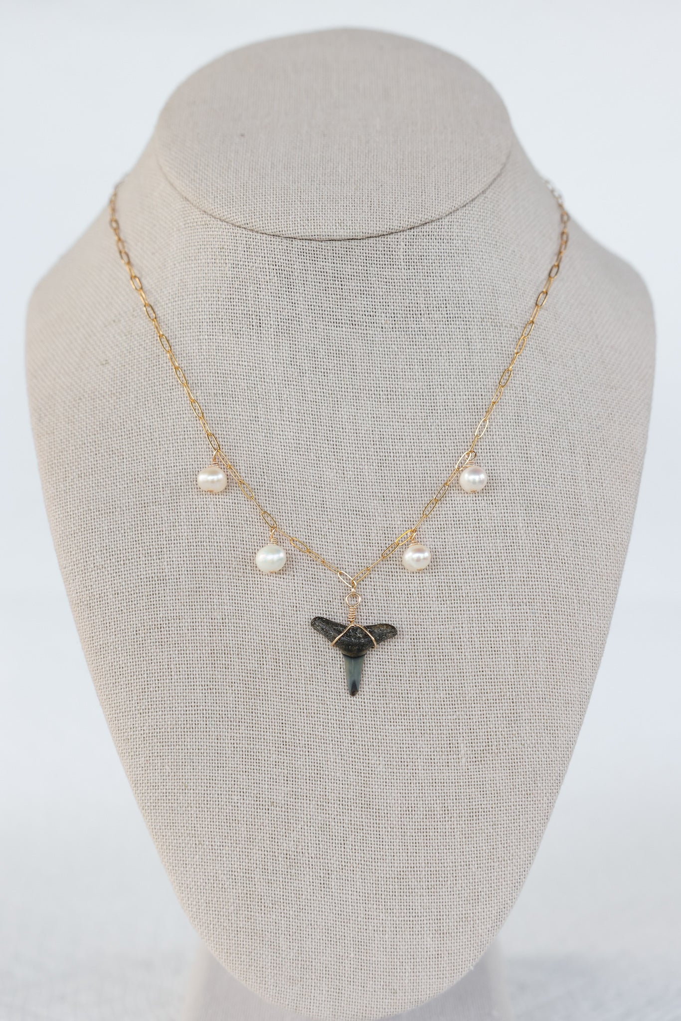 Shark tooth+pearl necklace