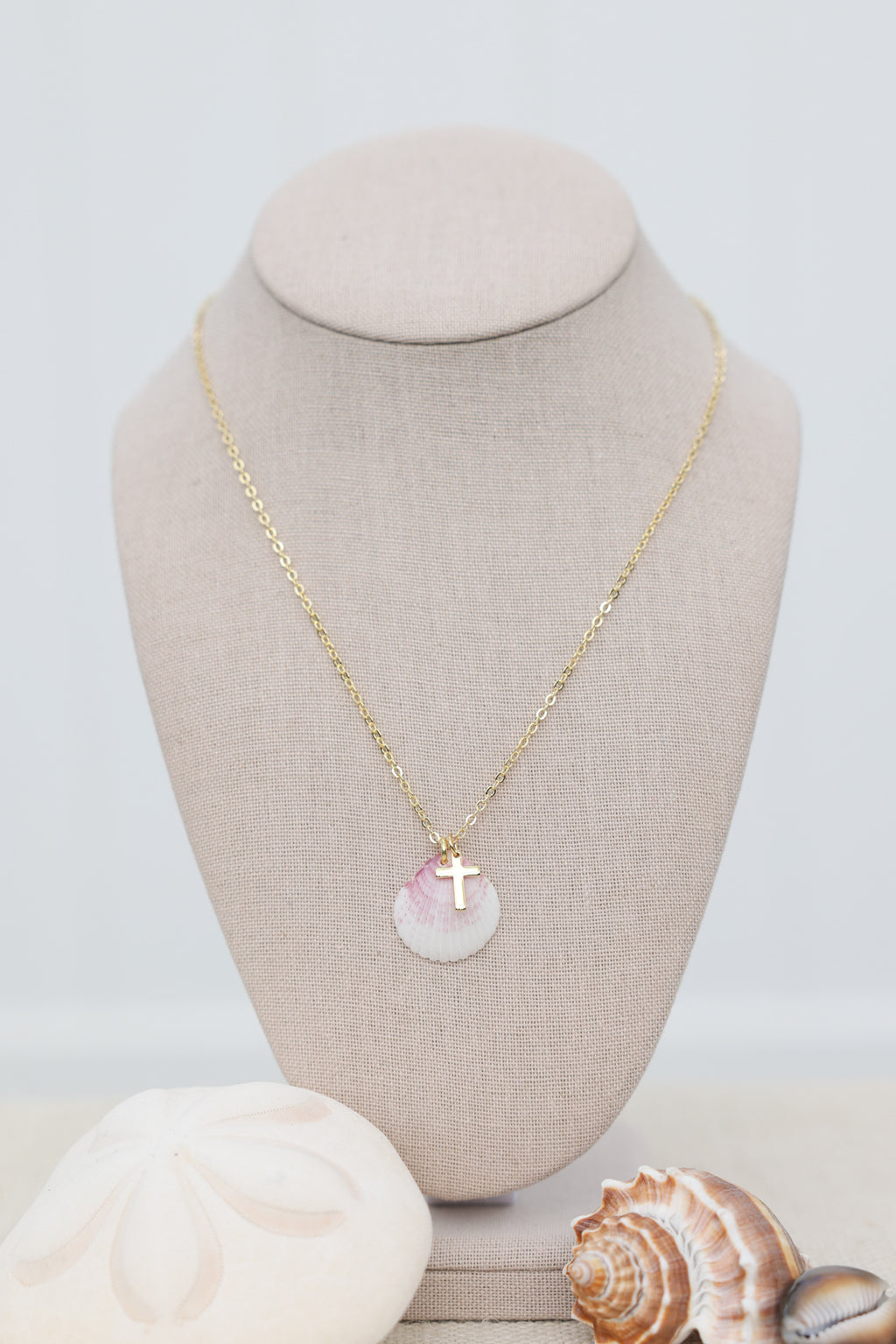 Scalloped shell charm necklace