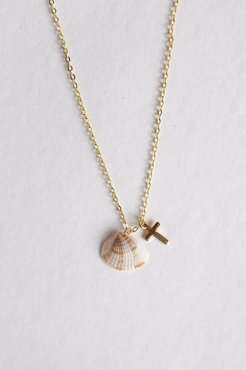 Clam shell charm necklace