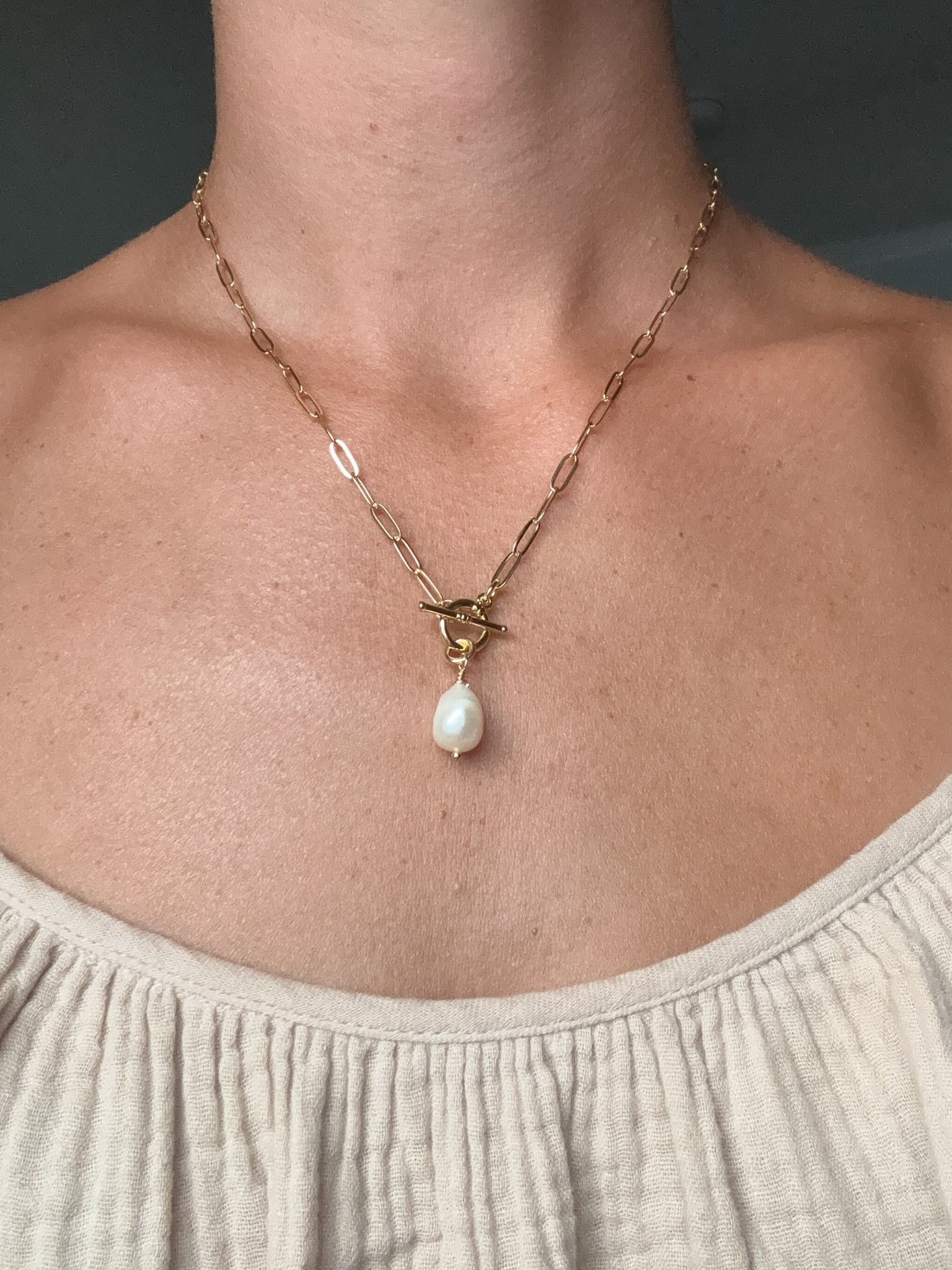 Pearl drop necklace