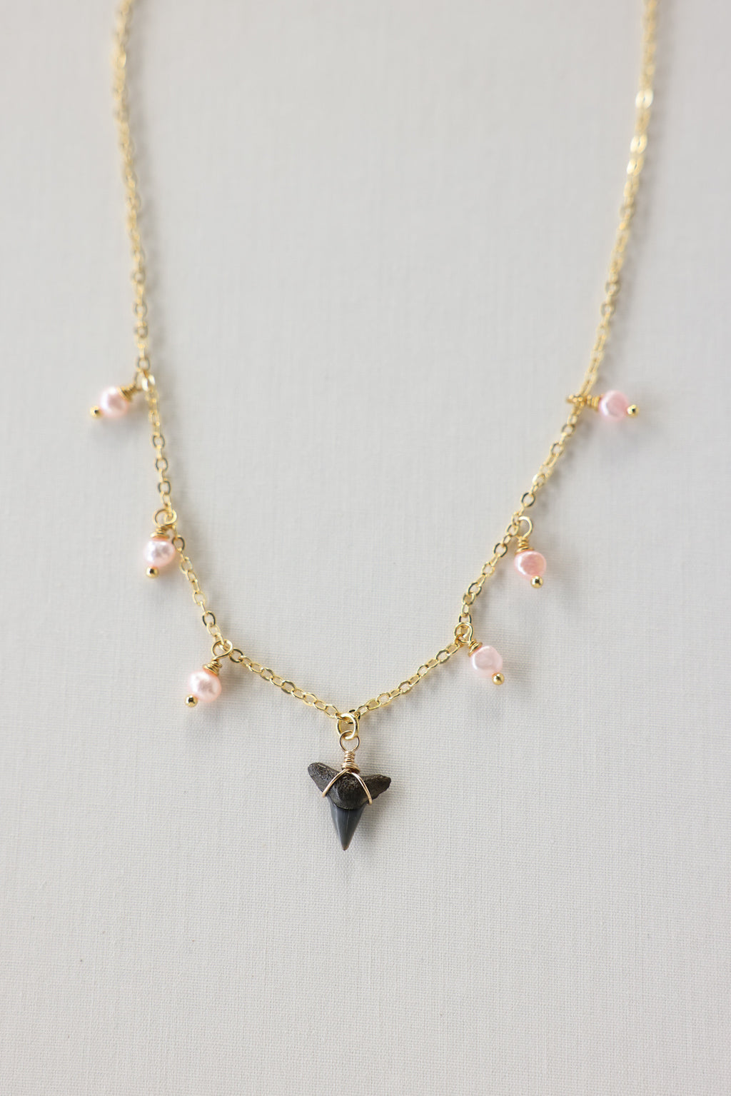 Shark tooth+pearl necklace