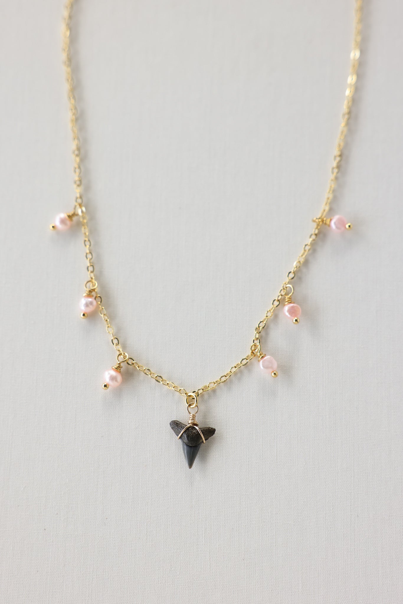 Shark tooth+pearl necklace