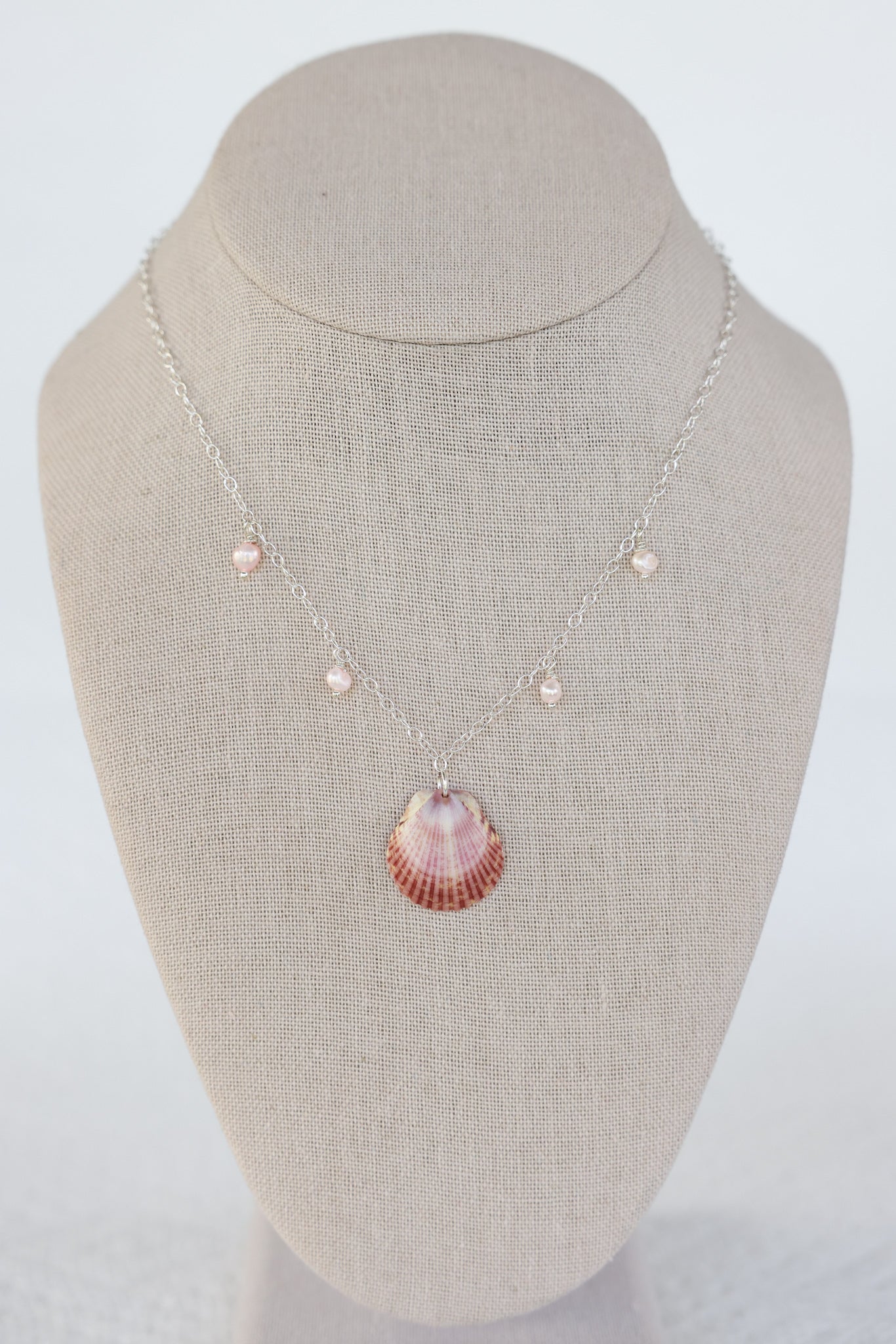 Shell+pearl necklace