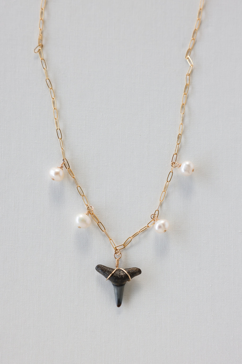Shark tooth+pearl necklace