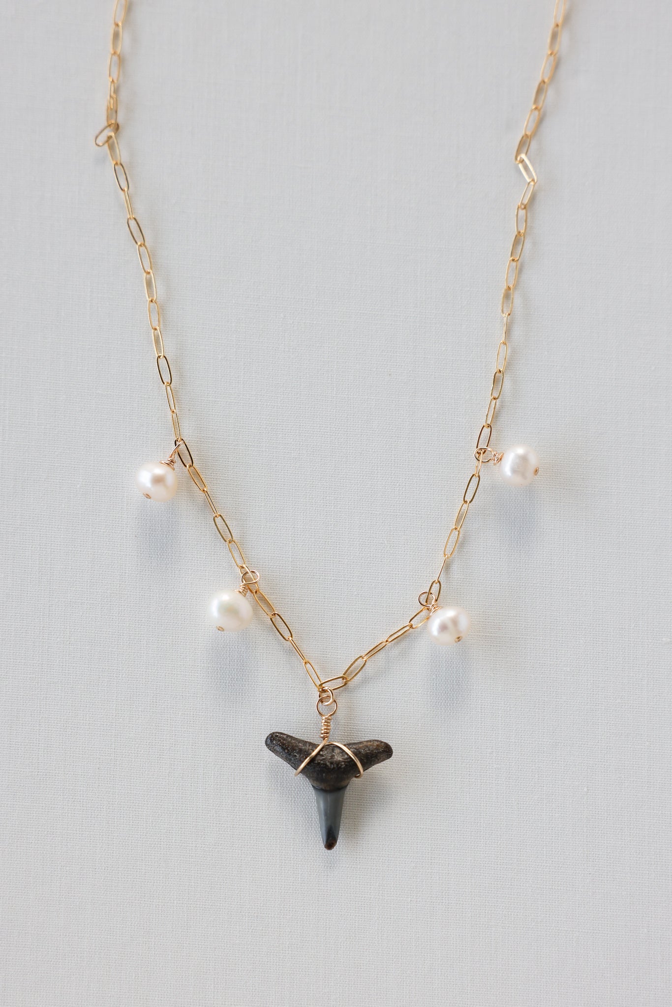 Shark tooth+pearl necklace