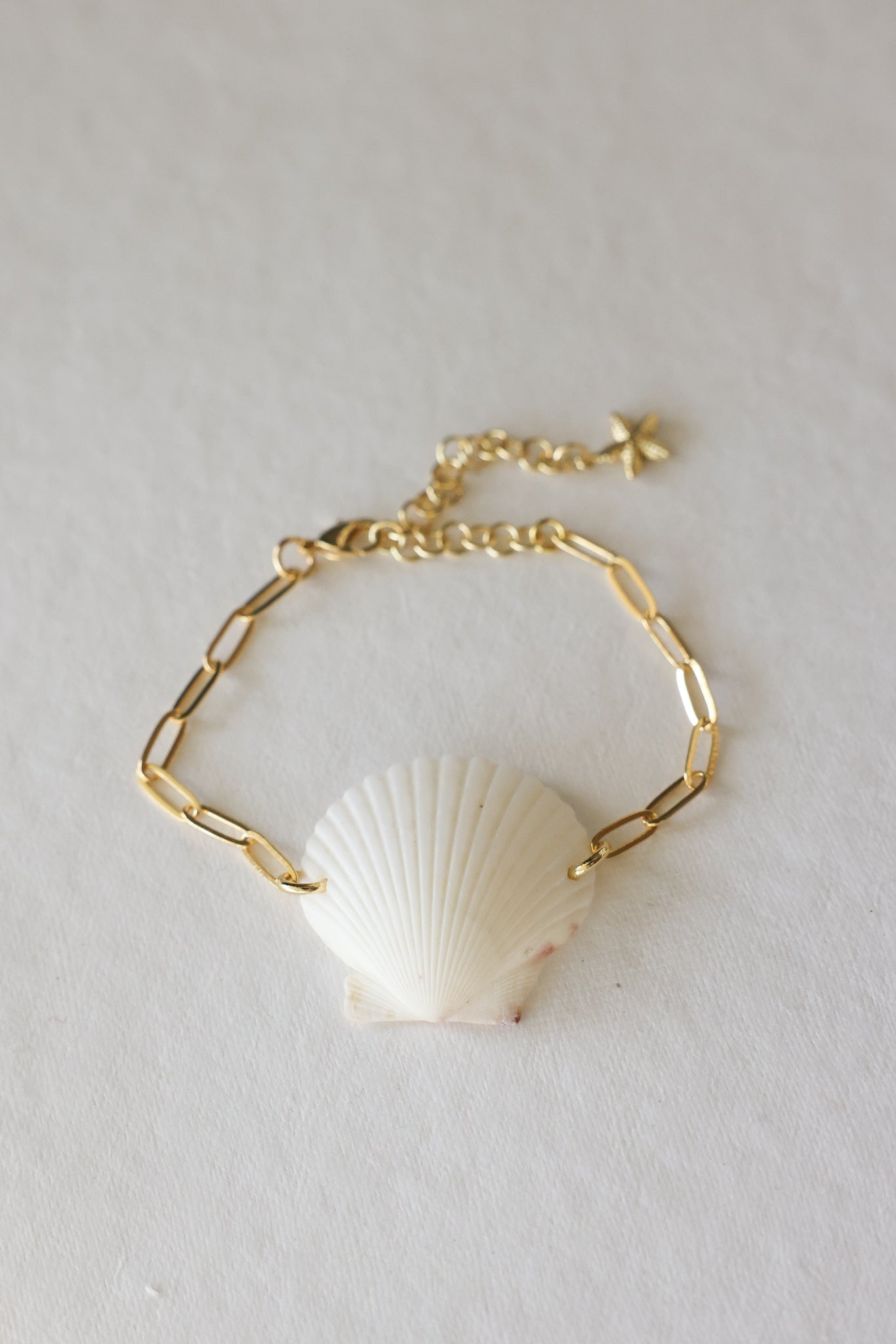 White shell bracelet