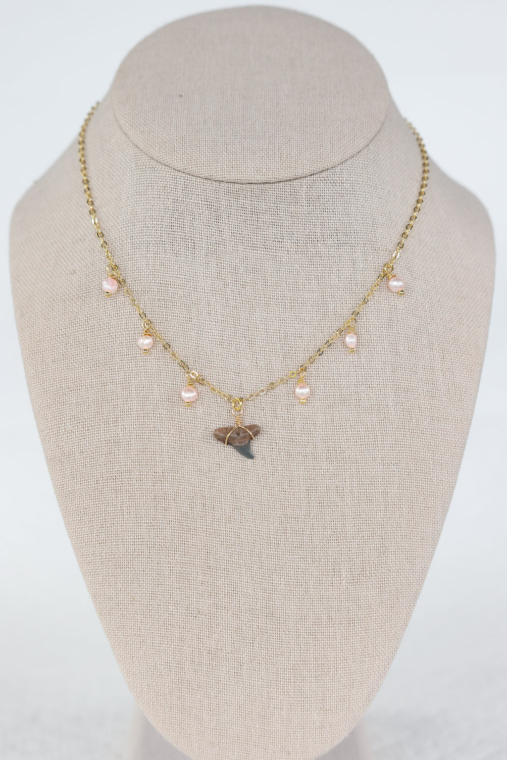 Shark tooth+pearl necklace