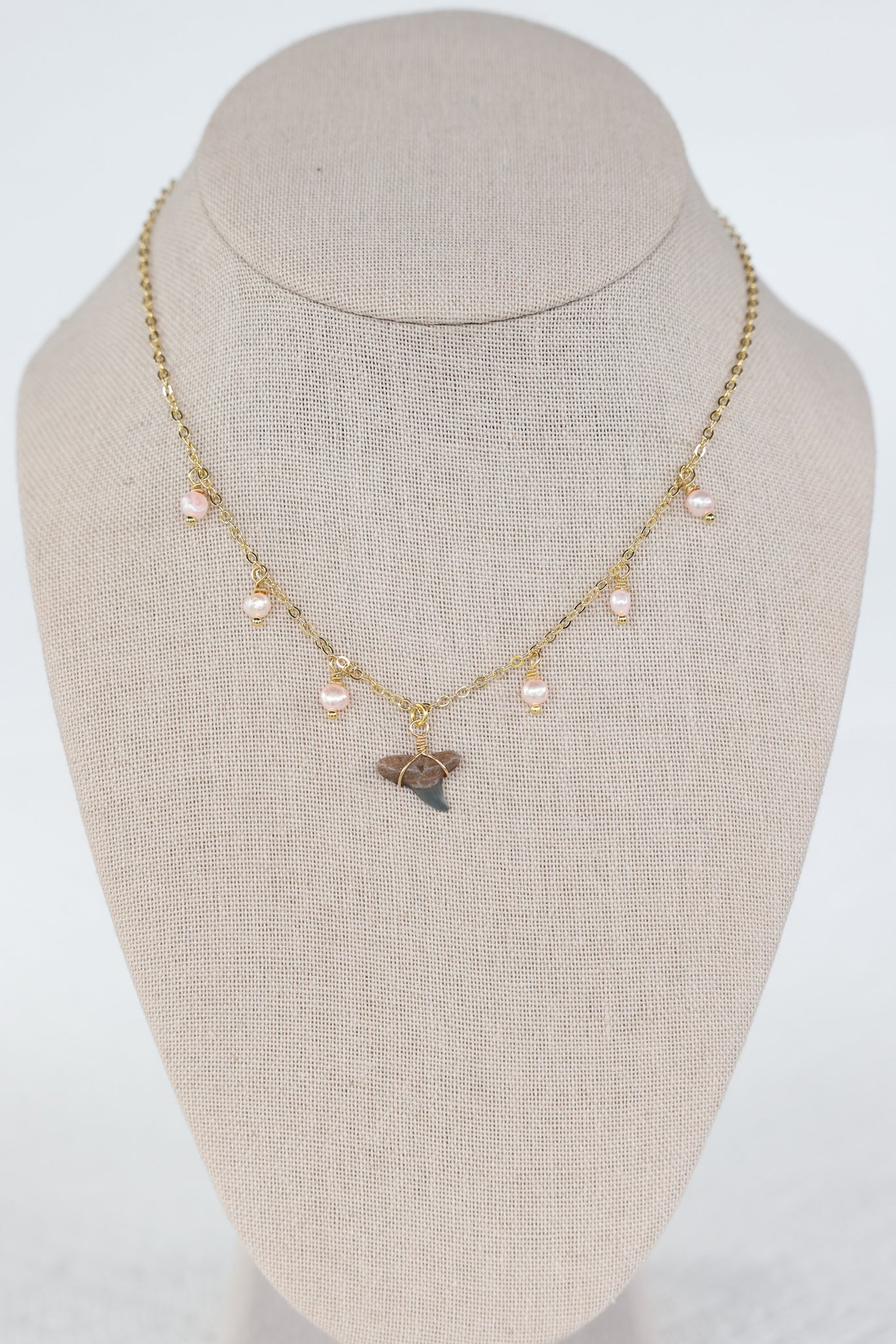 Shark tooth+pearl necklace