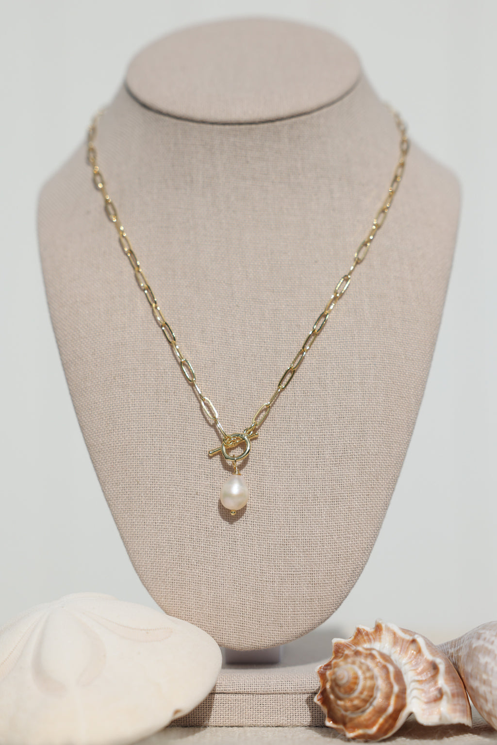 Pearl drop necklace