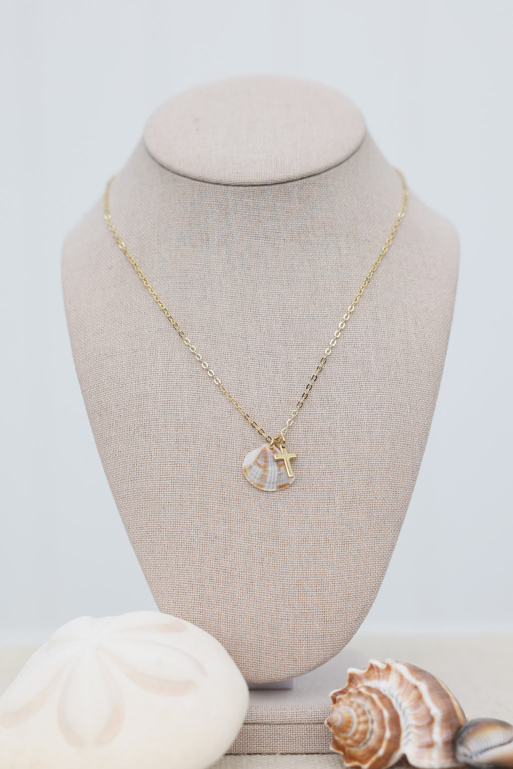 Clam shell charm necklace