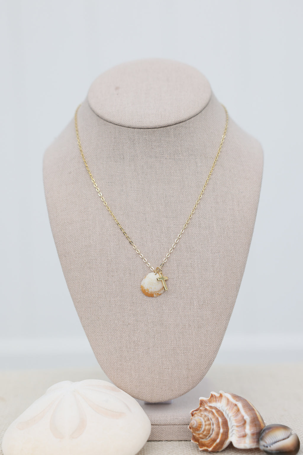 Clam shell charm necklace