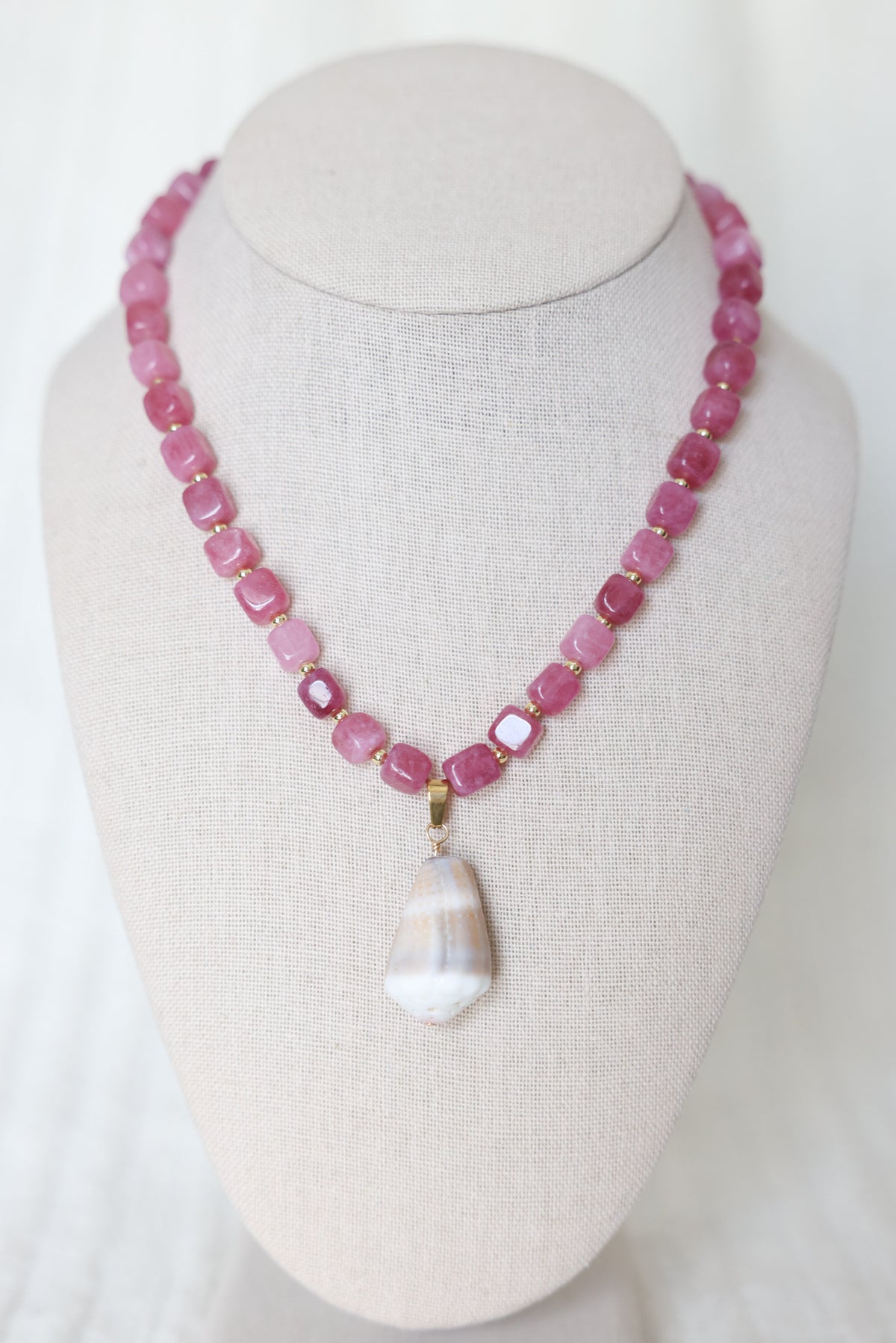 Strawberry quartz shell necklace