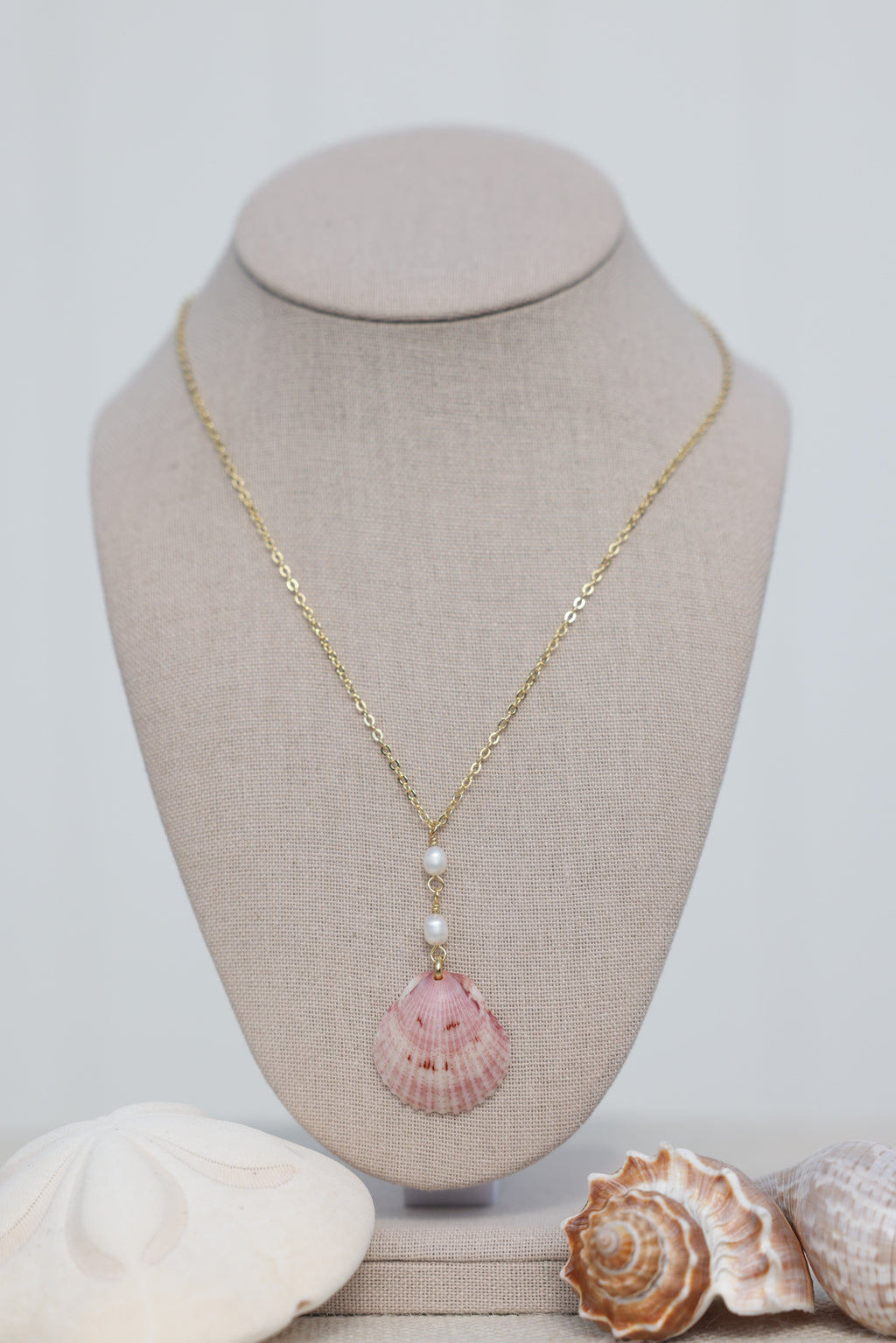 Scalloped shell necklace