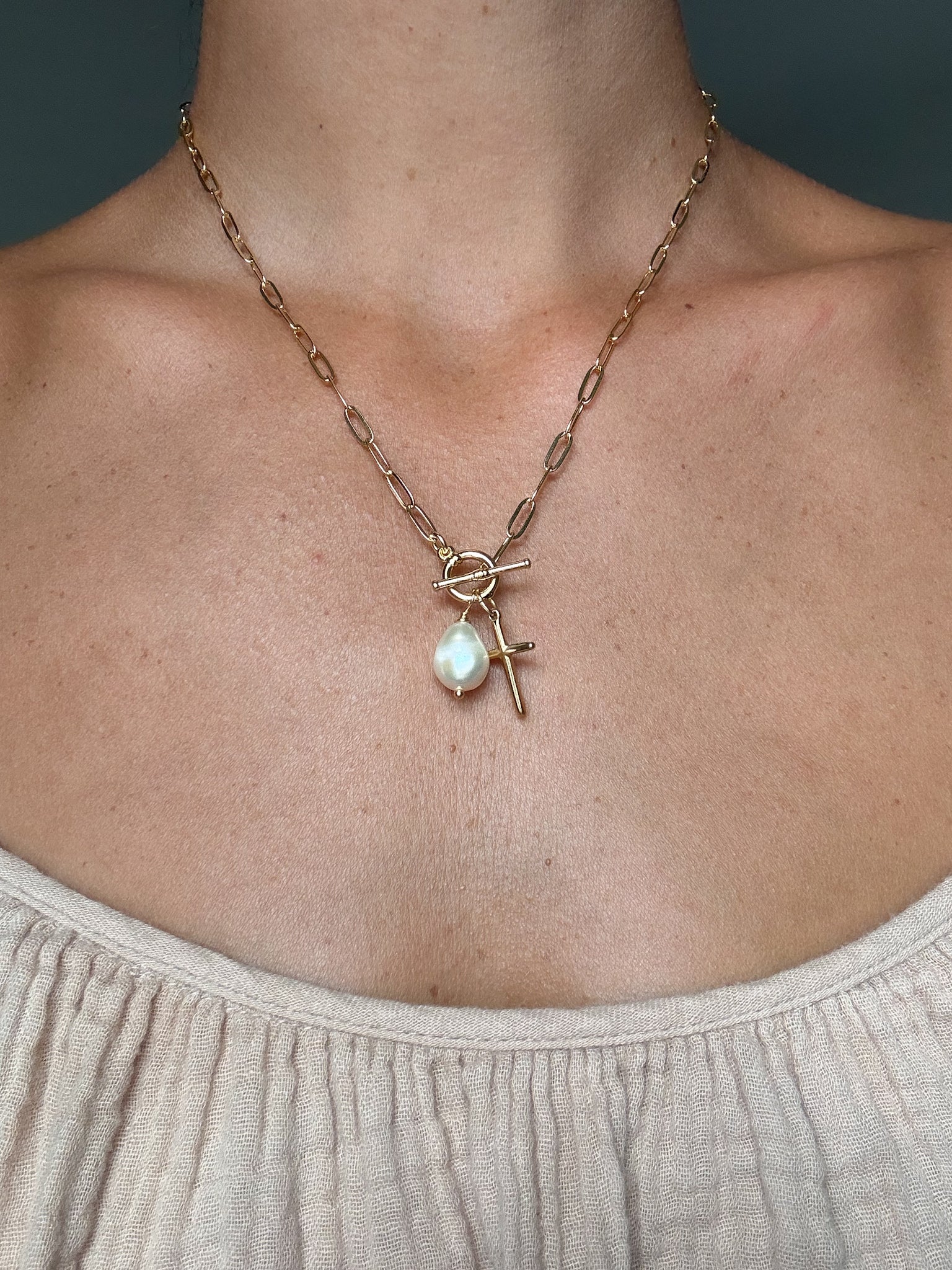Pearl drop necklace