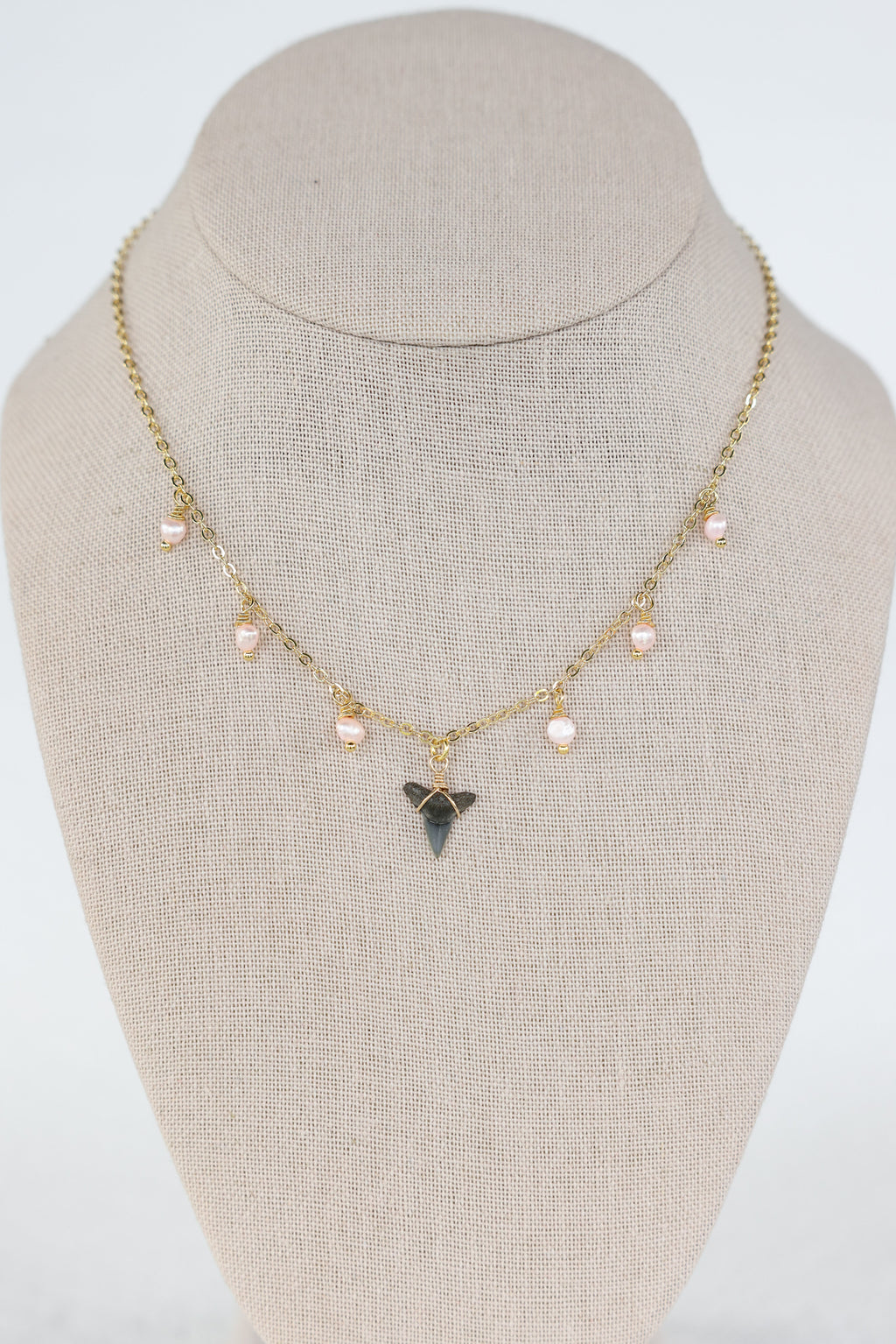 Shark tooth+pearl necklace