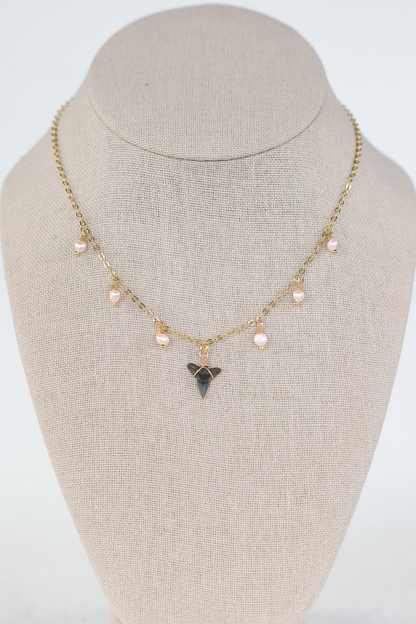 Shark tooth+pearl necklace
