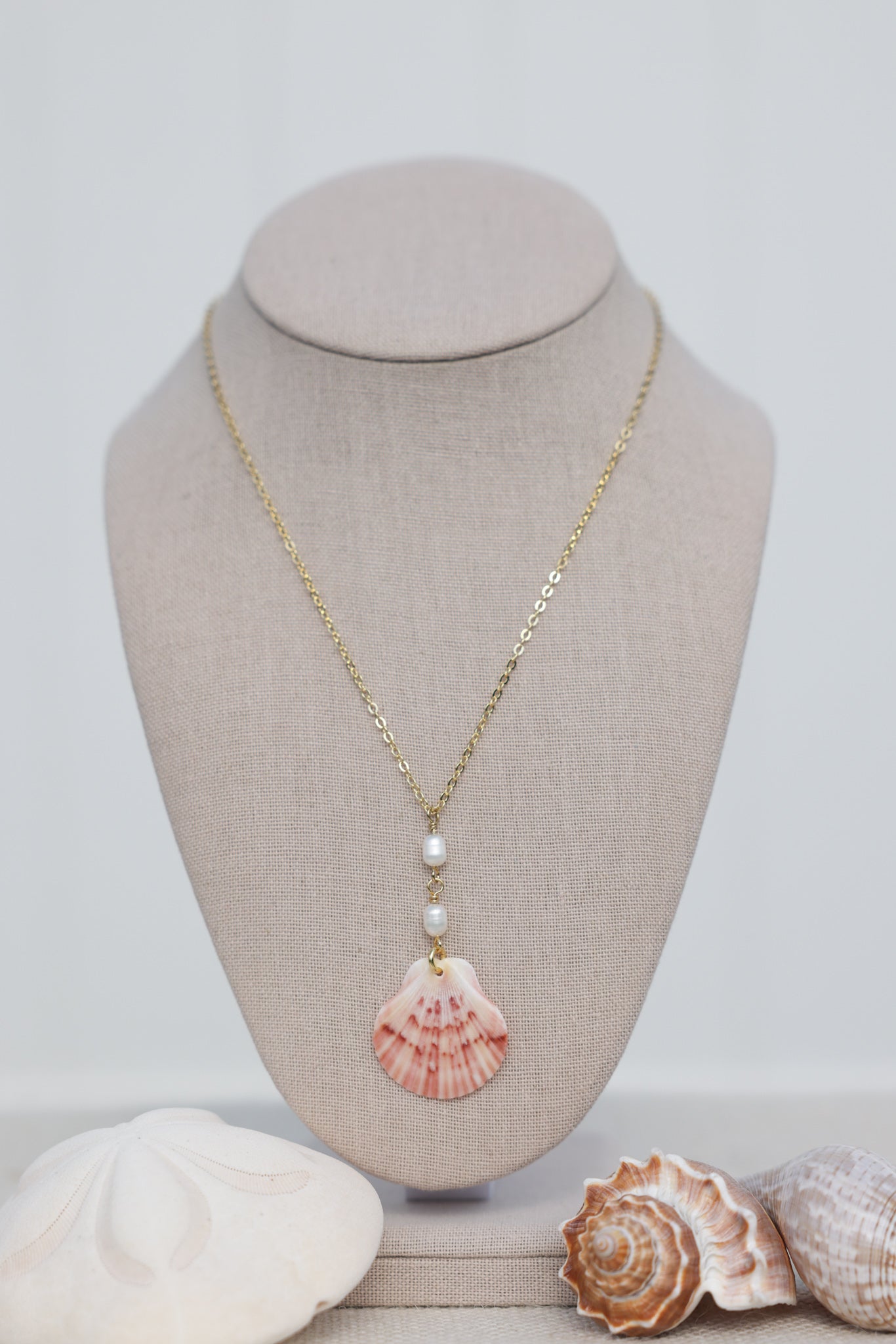 Flat scalloped shell necklace