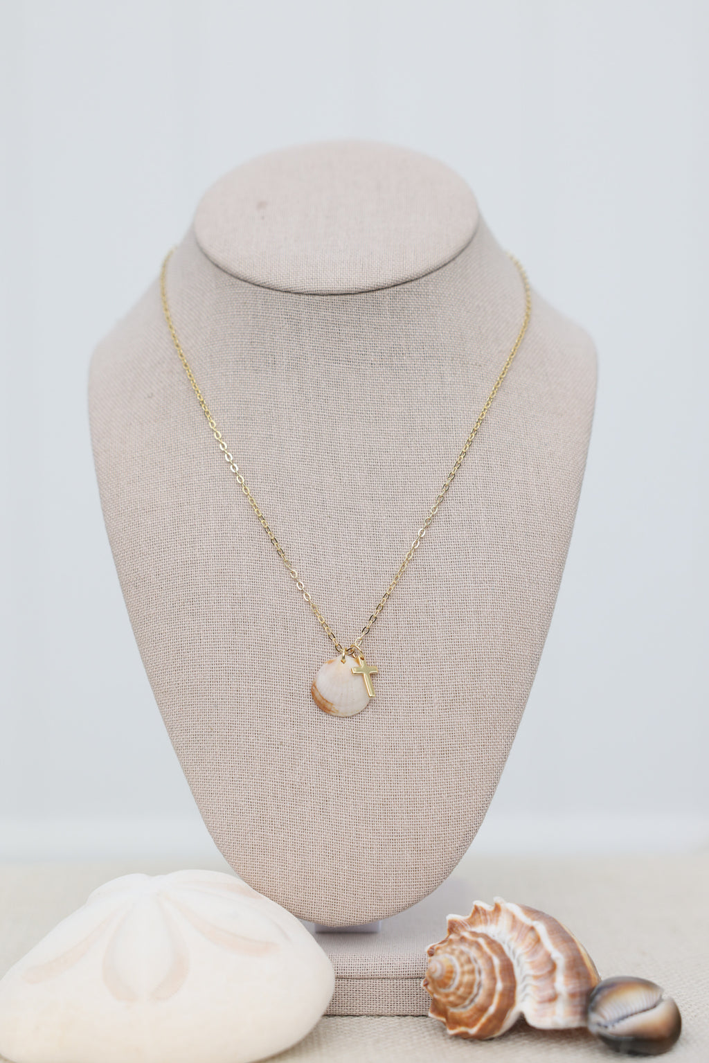 Clam shell charm necklace