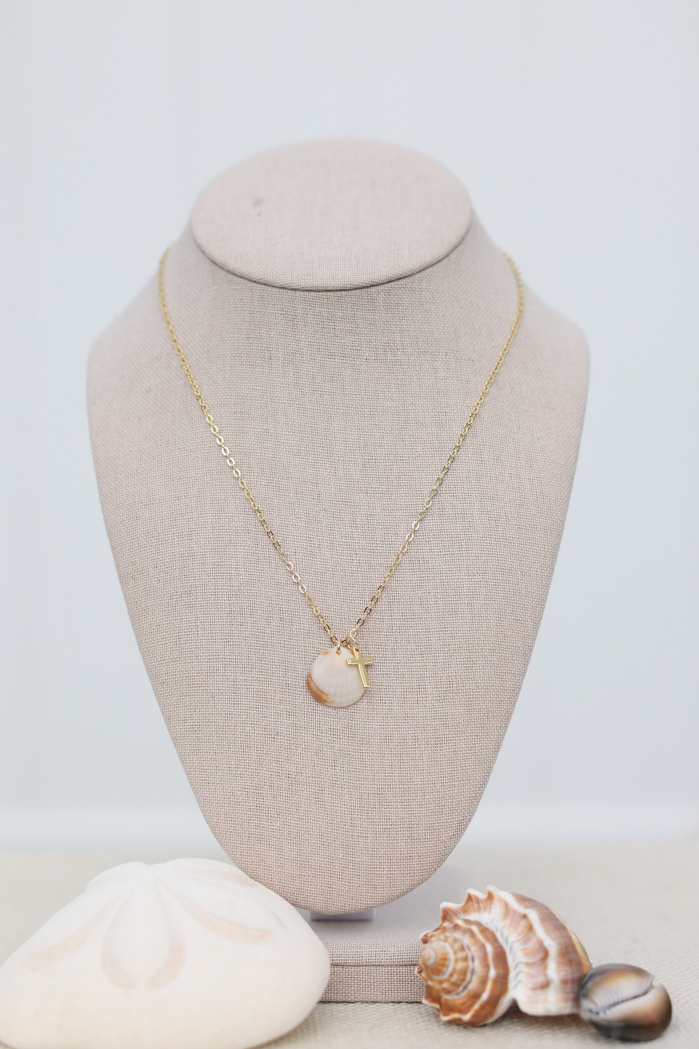 Clam shell charm necklace