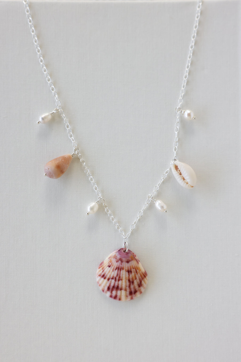 Charm shell necklace