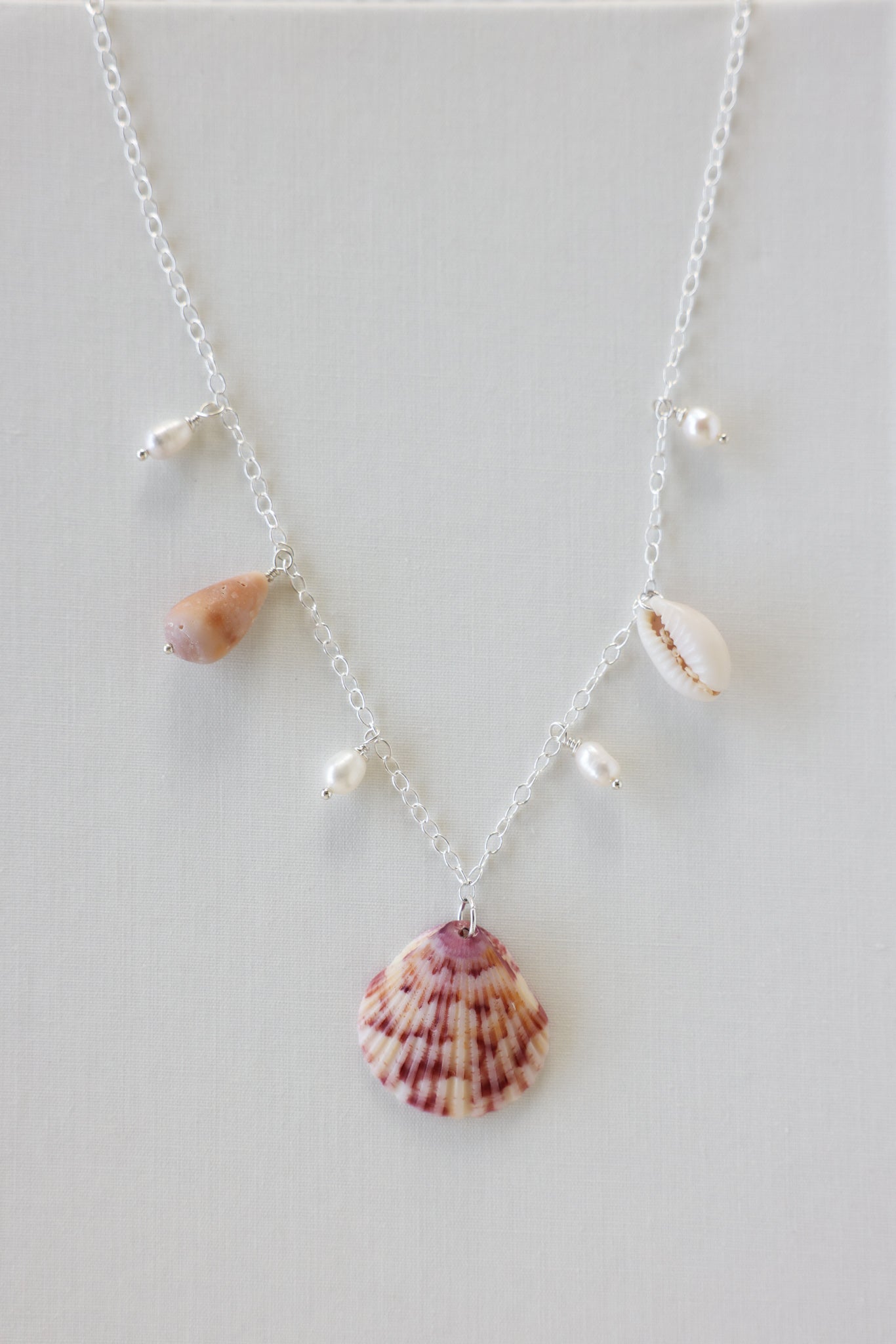 Charm shell necklace