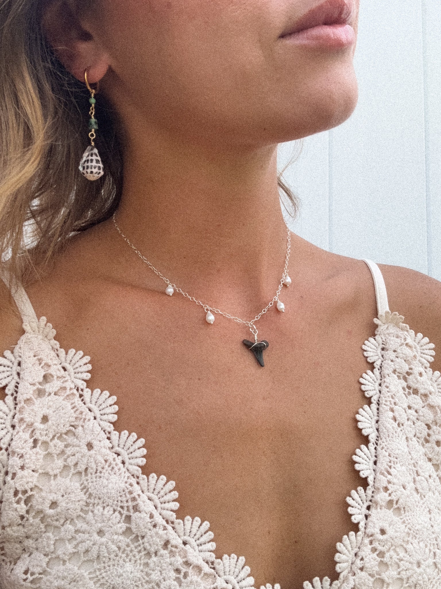 Shark tooth+pearl necklace