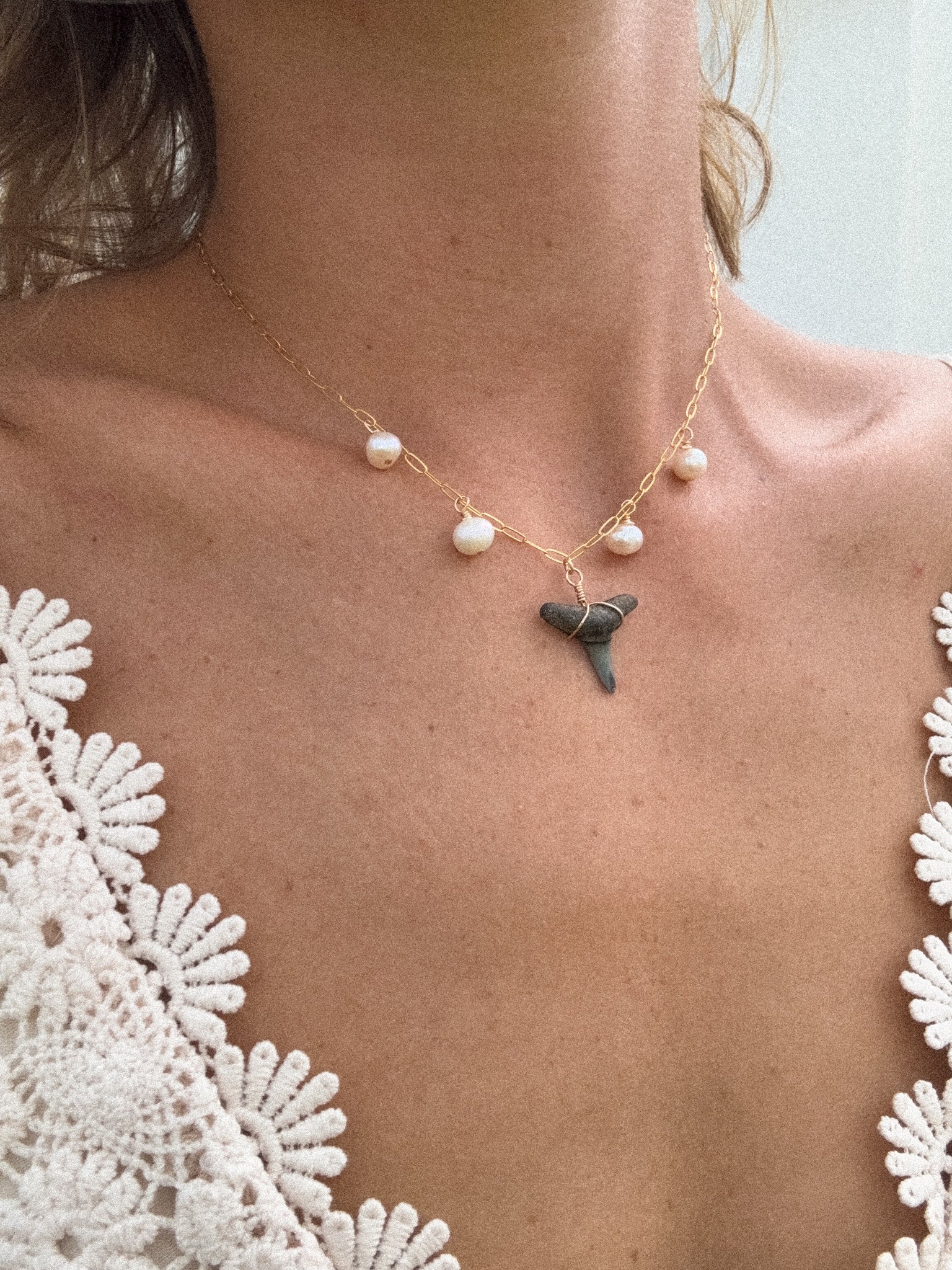 Shark tooth+pearl necklace