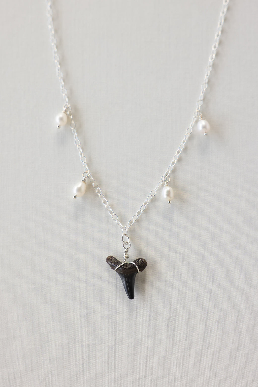 Shark tooth+pearl necklace