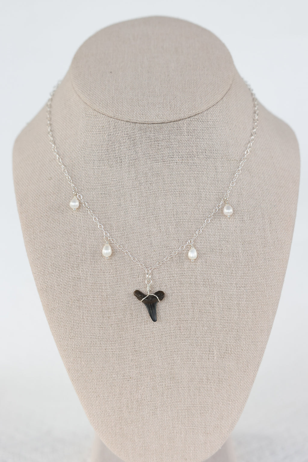 Shark tooth+pearl necklace