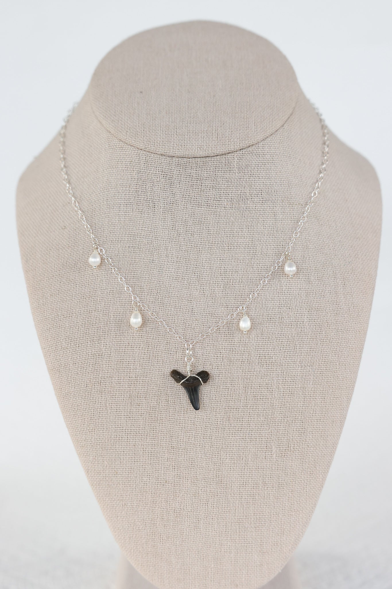 Shark tooth+pearl necklace