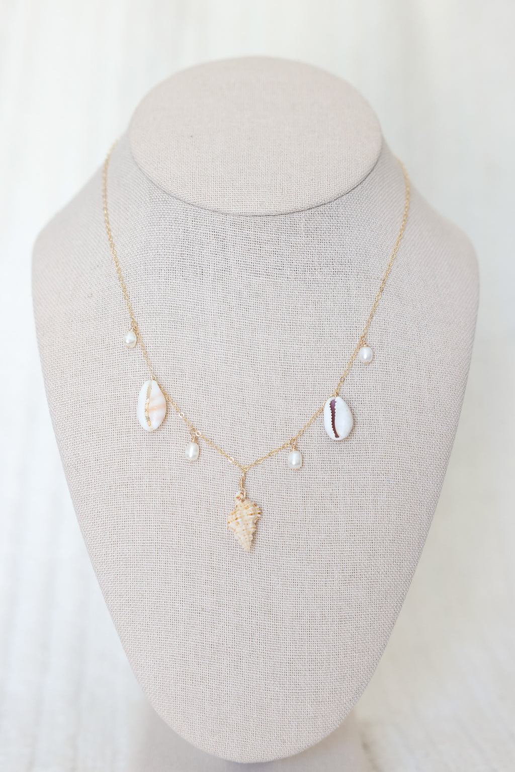 Shell charm necklace
