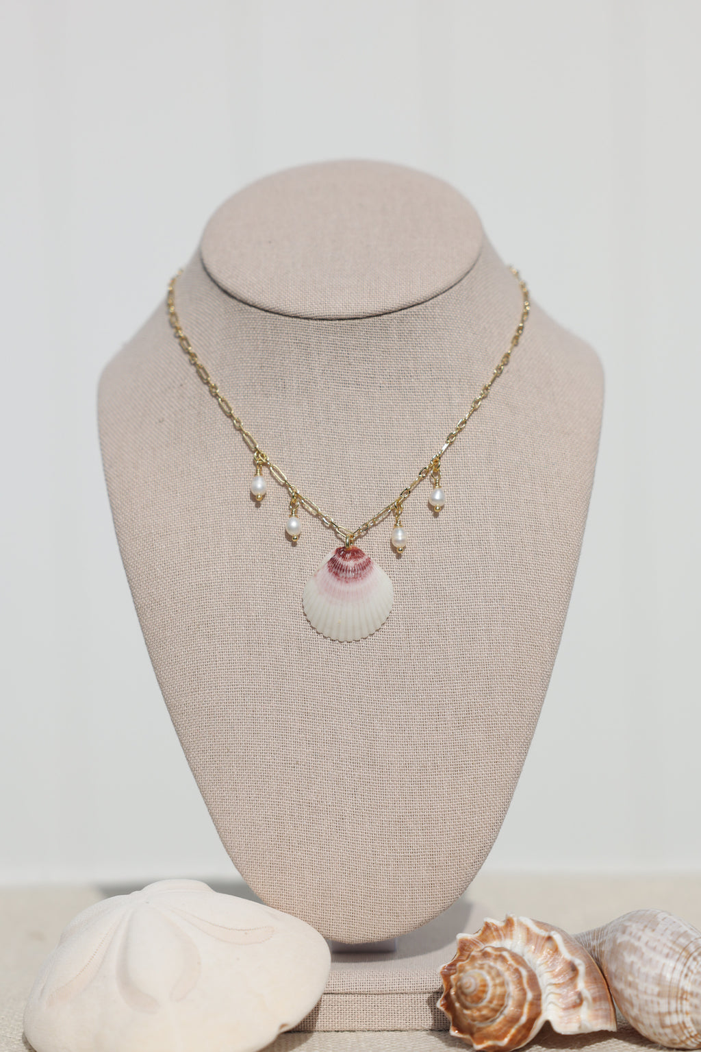 Scalloped shell necklace